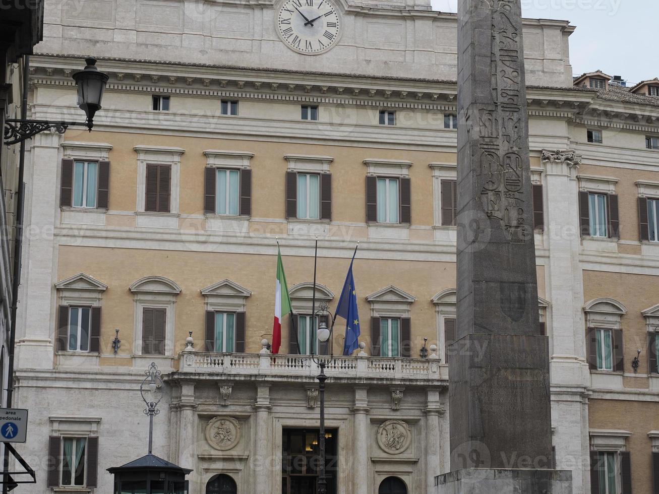 montecitorio is een paleis in Rome en de stoel van de Italiaans kamer van afgevaardigden foto