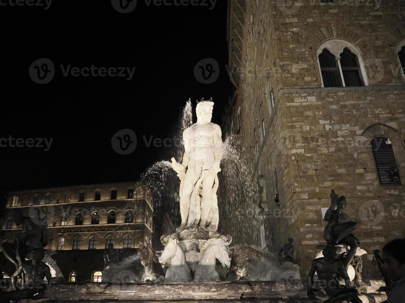Florence Neptunus standbeeld della signoria plaats Bij nacht foto