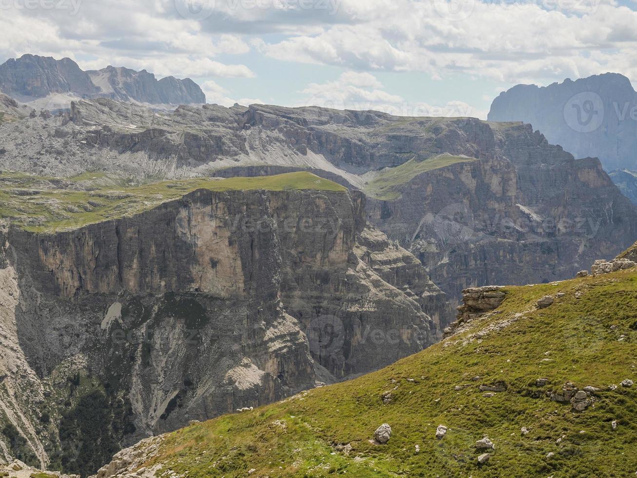 sassongher berg bovenstaand corvara in dolomieten foto