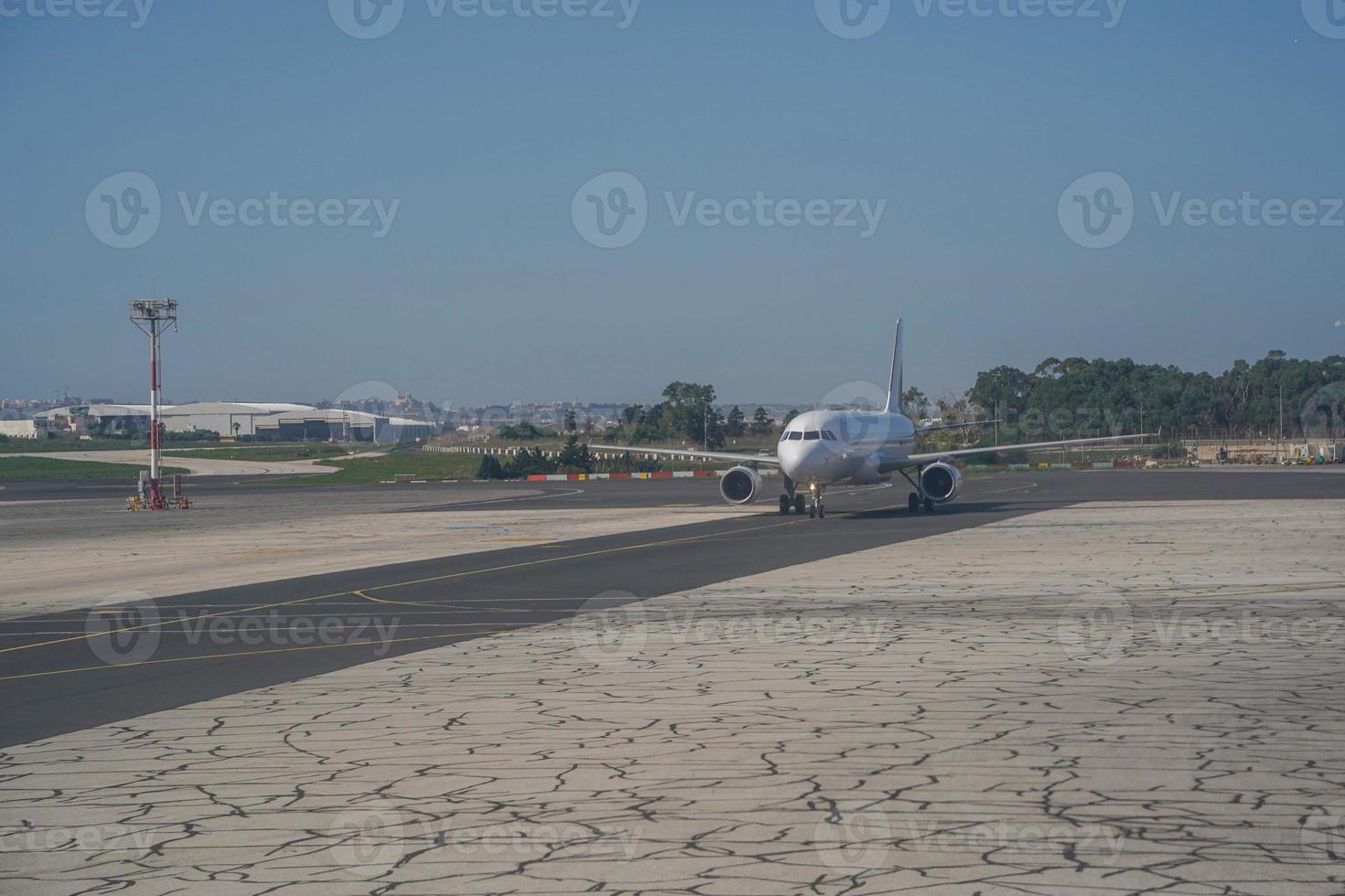 privaat Jet vliegtuig Bij de luchthaven foto