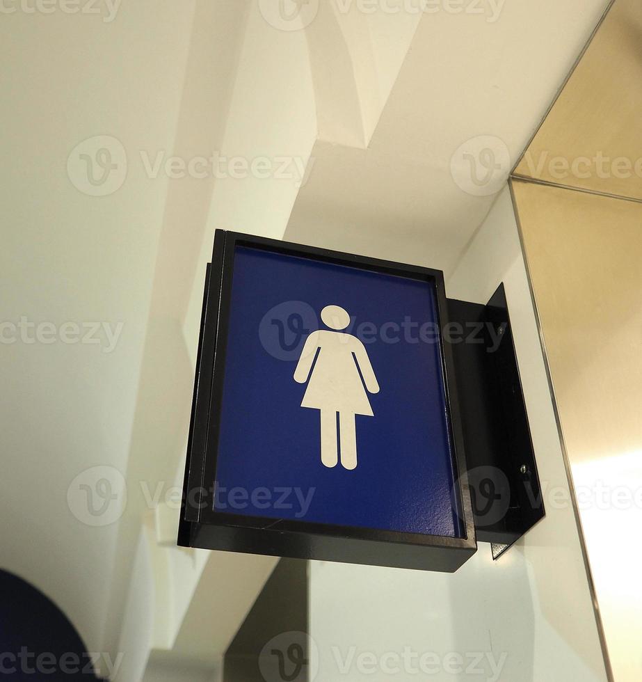 echt toilet teken of toilet richting tabblad. foto