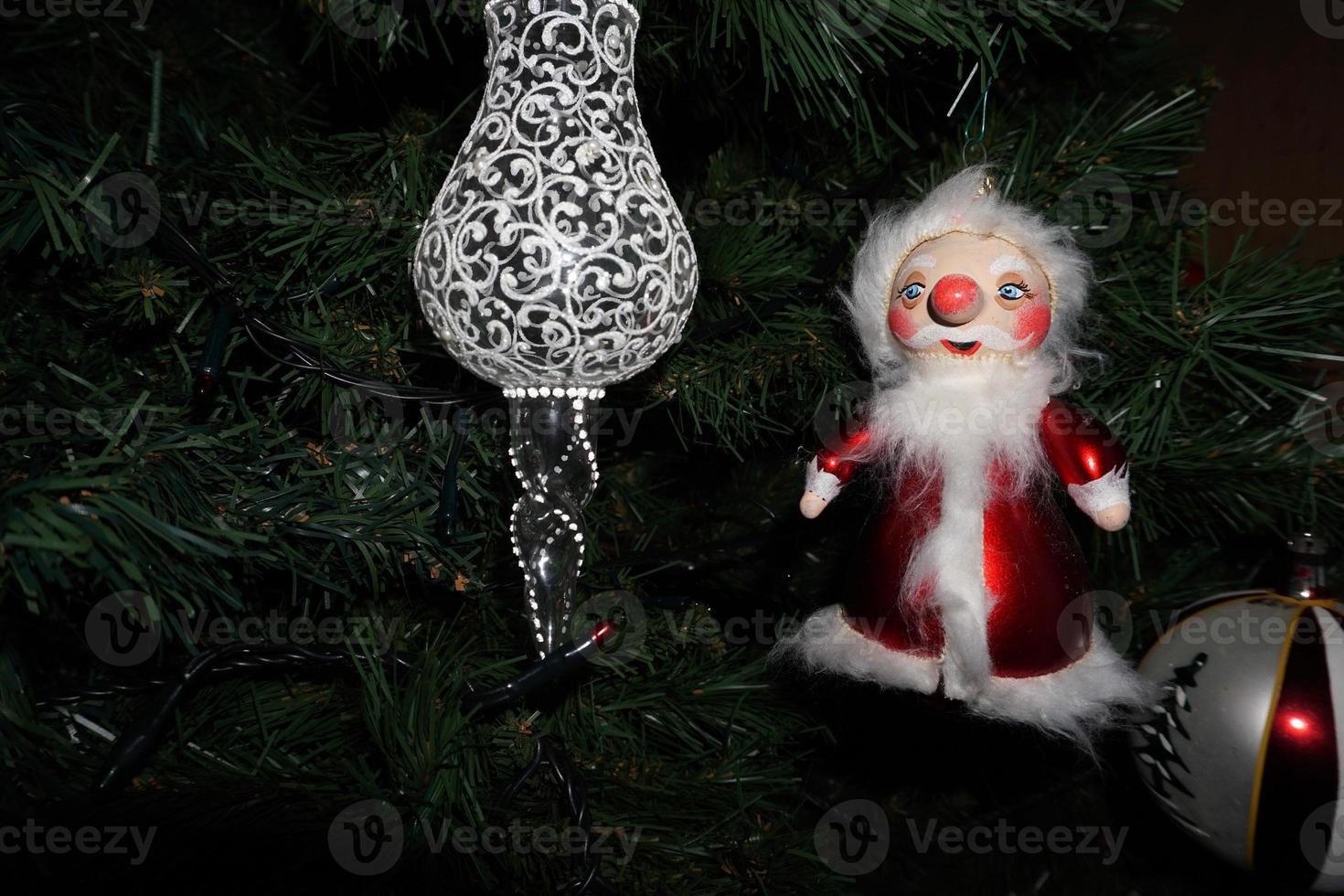 glas hand- versierd Kerstmis bal detail foto