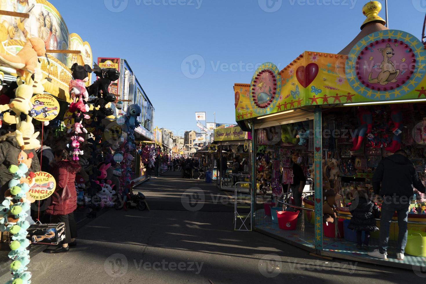 Genua, Italië - december, 9 2018 - traditioneel Kerstmis luna park pret eerlijk is geopend foto