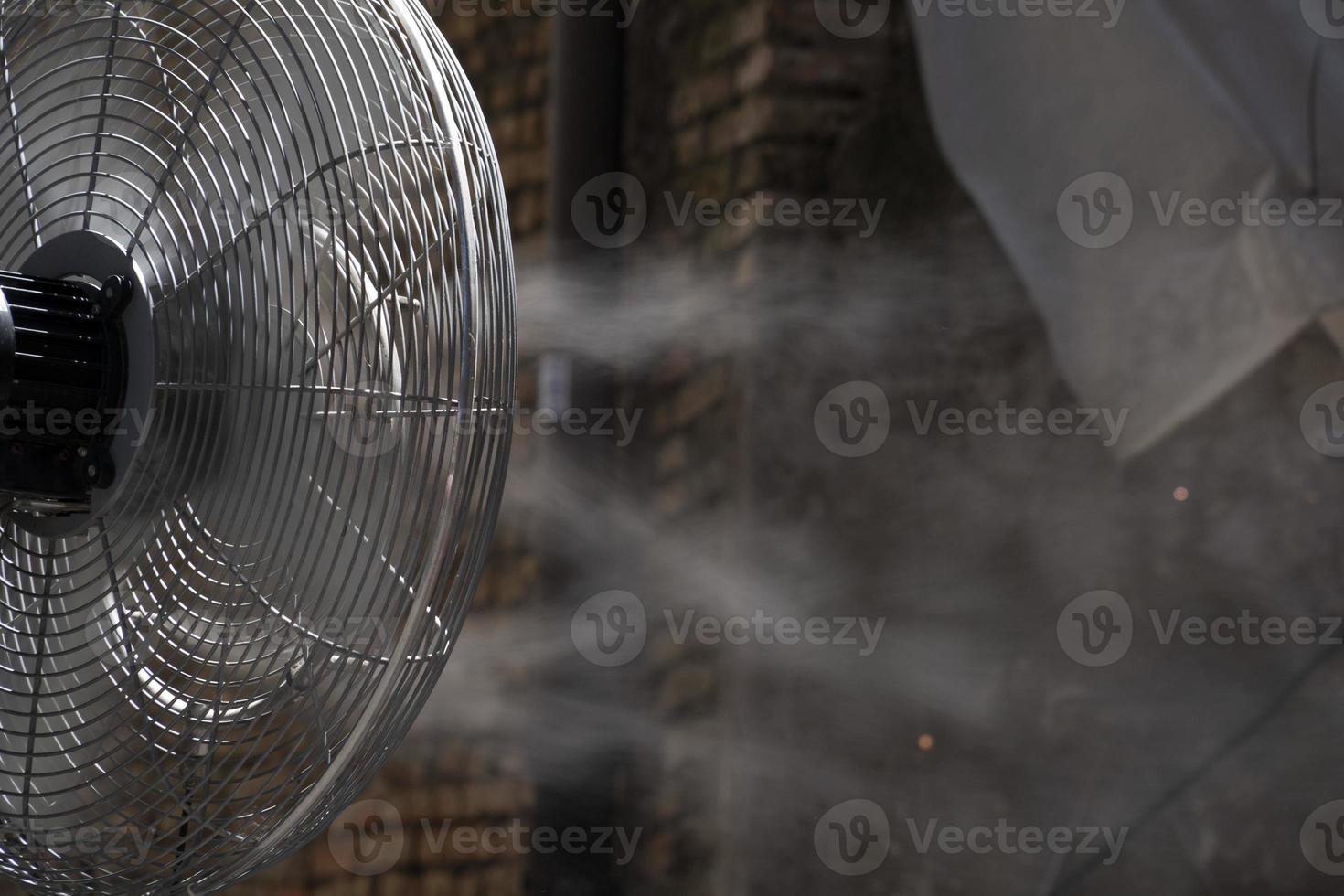 opfriscursus ventilator met verkoudheid water verstuiven foto