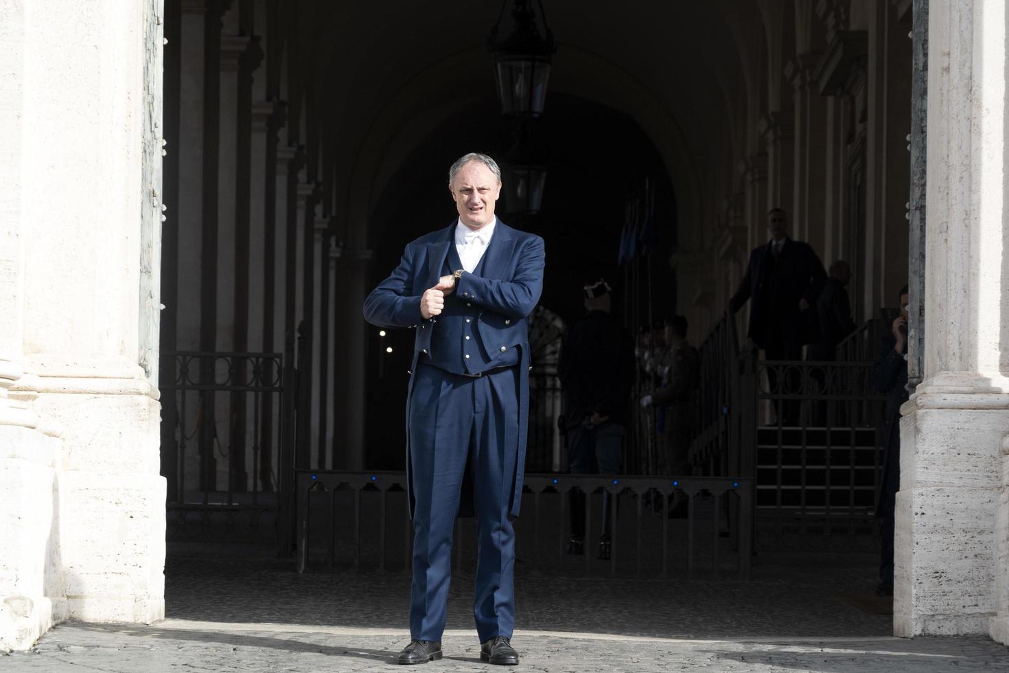 Rome, Italië. november 22 2019 - president sergio mattarella aankomen Bij quirinale gebouw foto