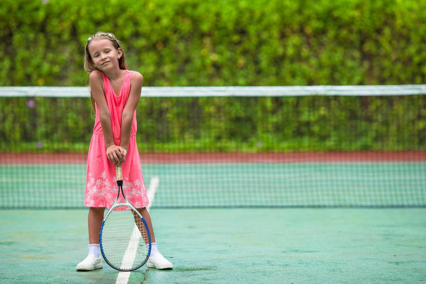 meisje met een tennisracket foto