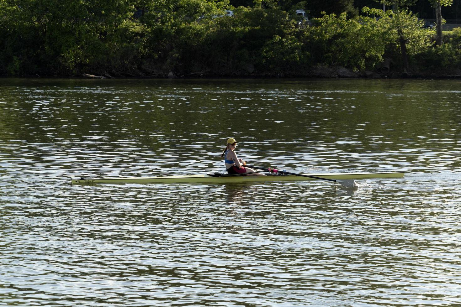 Philadelphia, Verenigde Staten van Amerika - april 30 2019 - roeien team Aan schuylkill rivier- foto