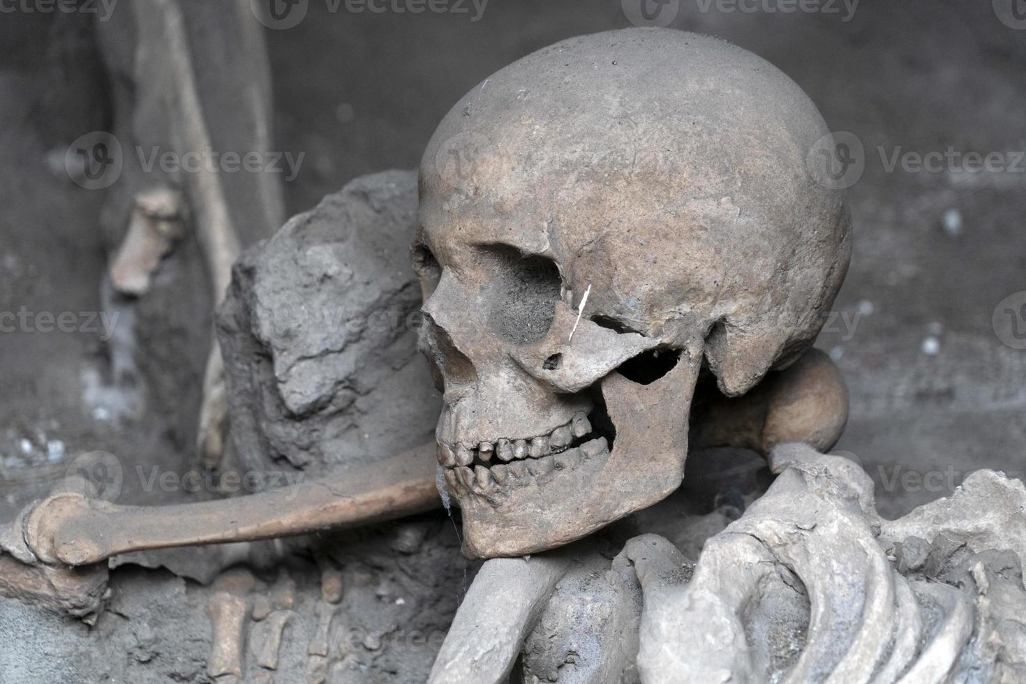 ercolano herculaneum voortvluchtigen skeletten Aan de strand foto