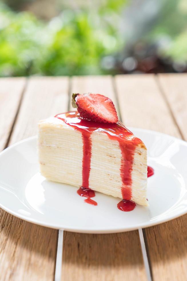 vanille-rouwbandcake met aardbeiensaus foto