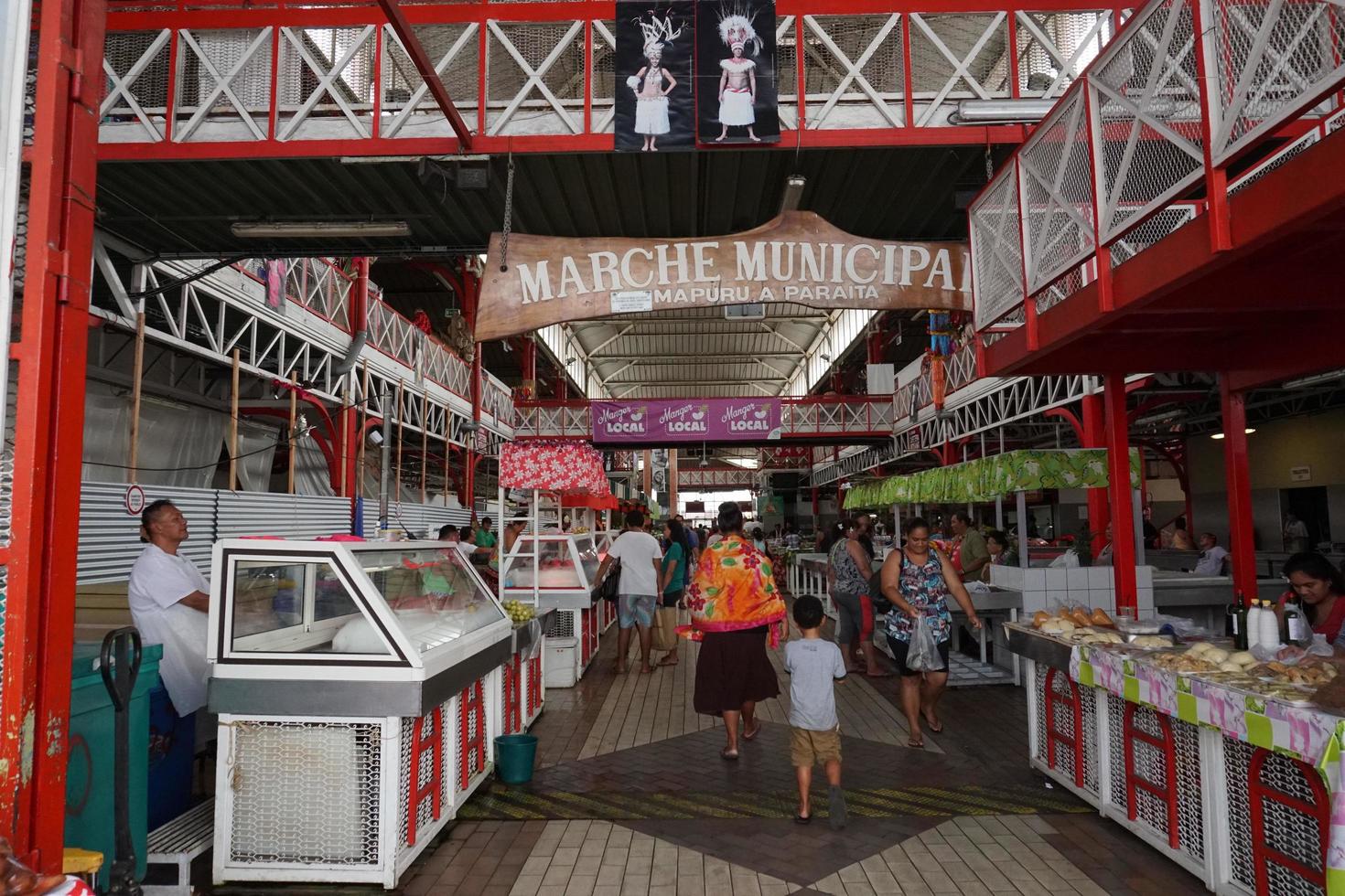 Tahiti, Frans Polynesië - augustus 4 2018 - papetee traditioneel markt foto