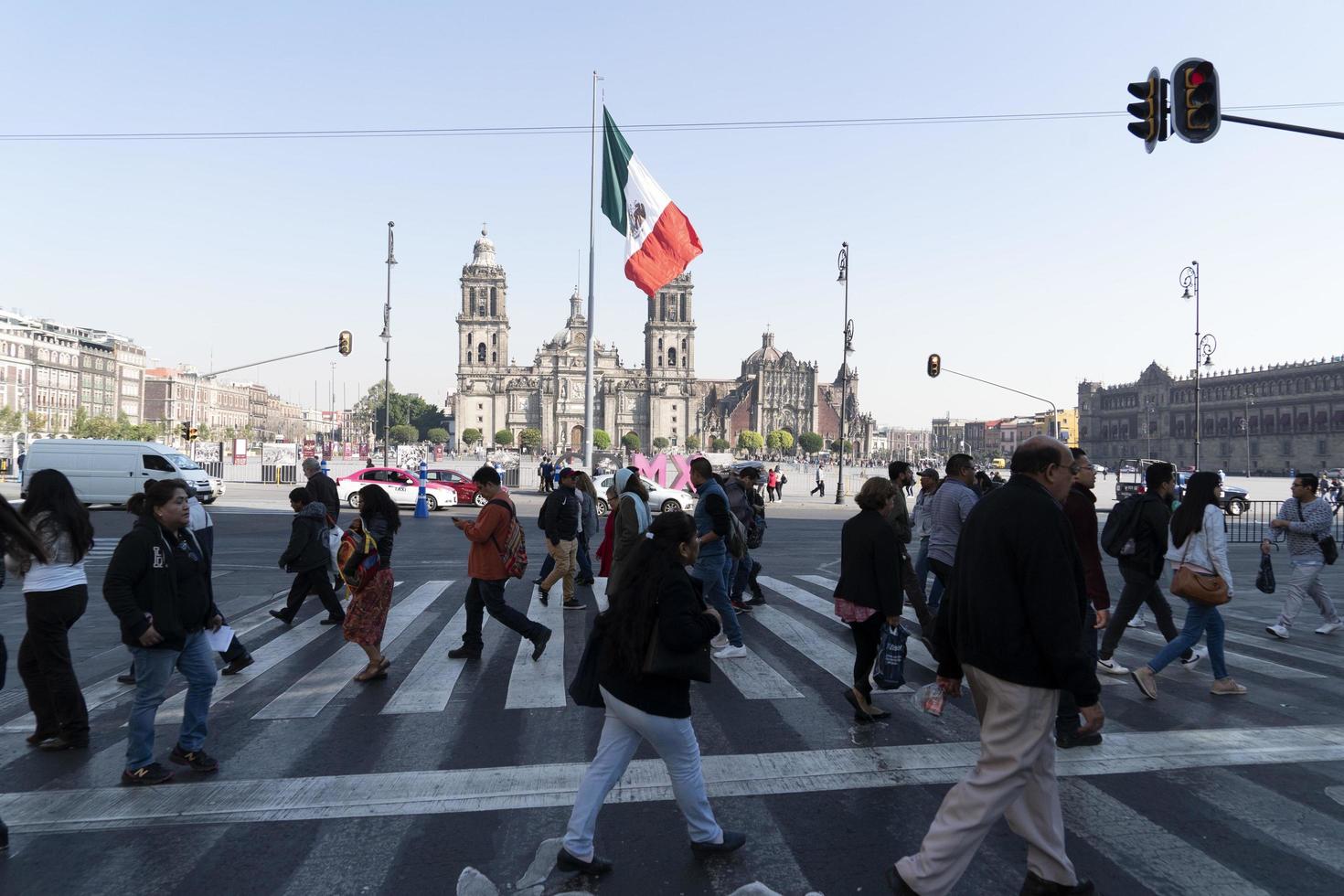 Mexico stad, Mexico - januari 30 2019 - zocalo hoofd stad- plein druk van mensen foto