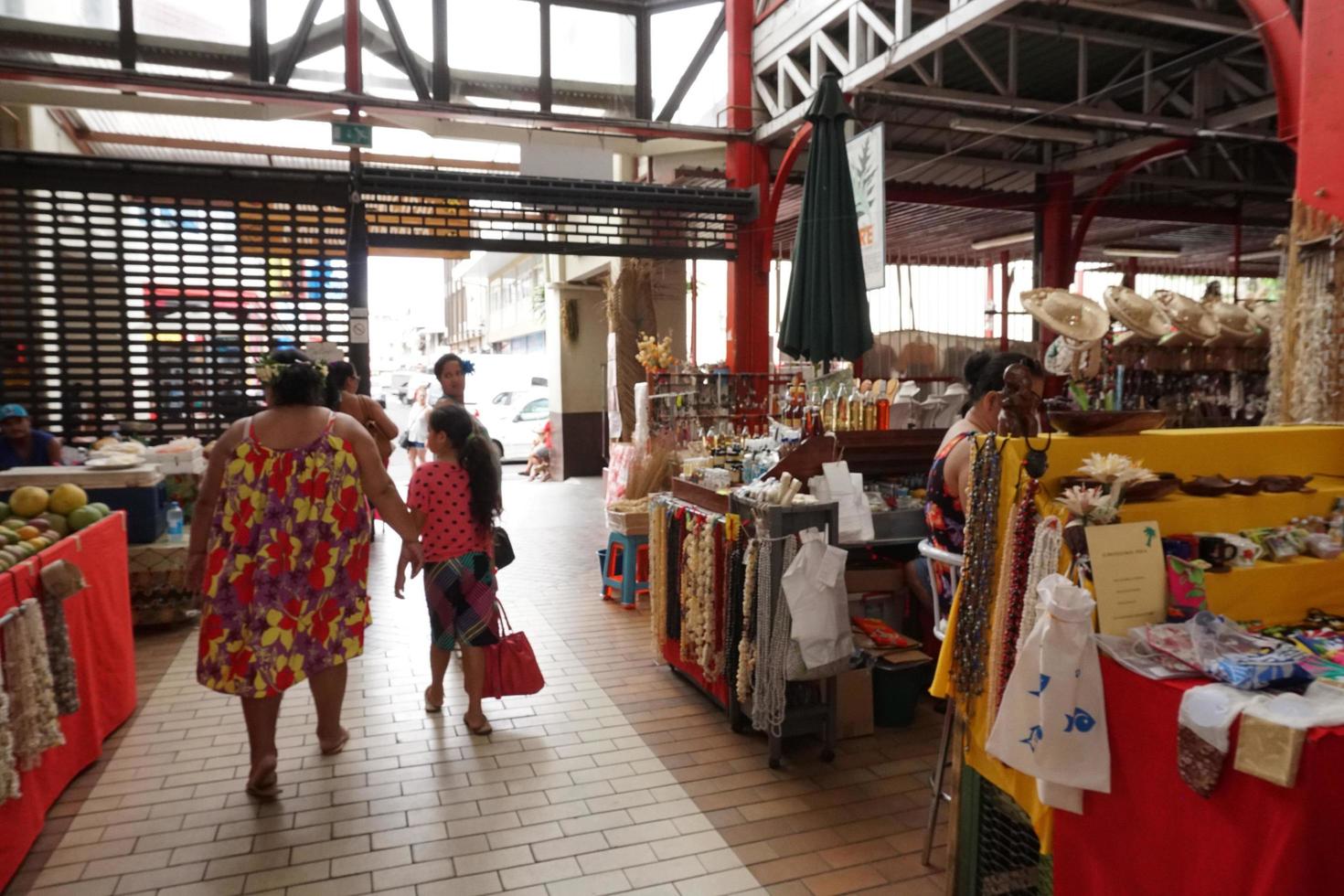 Tahiti, Frans Polynesië - augustus 4 2018 - papetee traditioneel markt foto