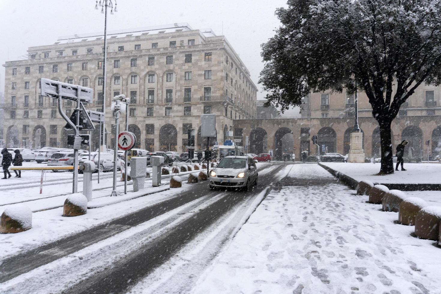 Genua, Italië - januari 23 2019 - stad- onder de sneeuw foto