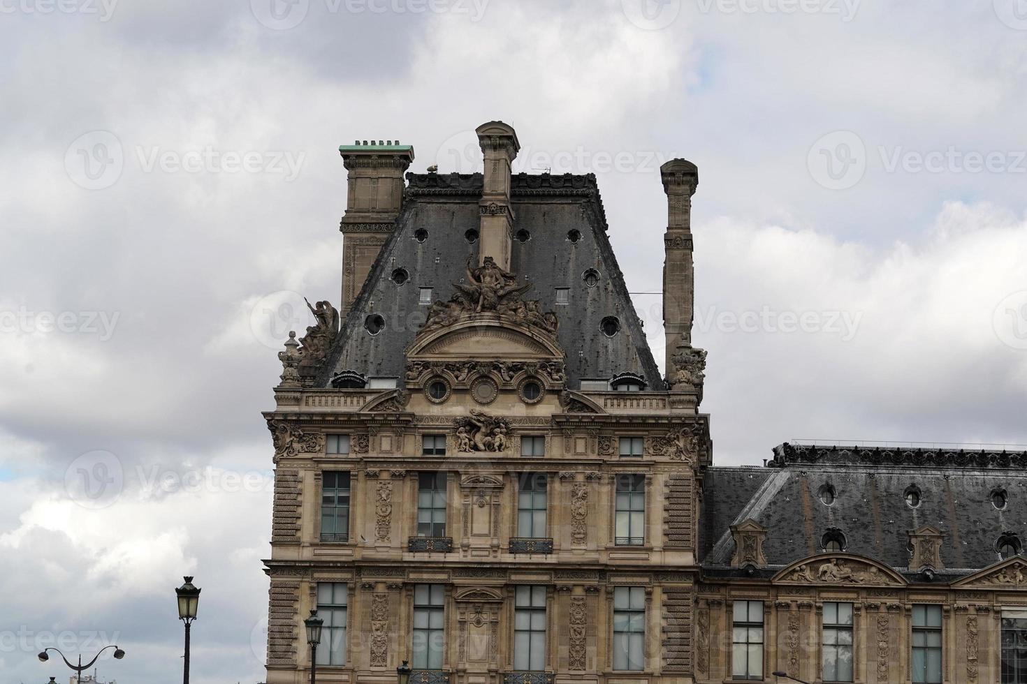 Parijs daken schoorsteen en gebouw uitzicht op de stad foto