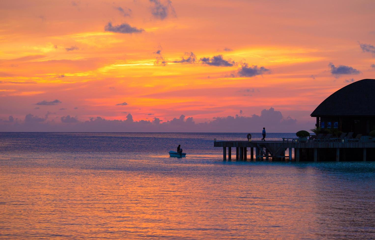 Maldiven, Zuid-Azië, 2020 - zonsondergang bij de baai foto