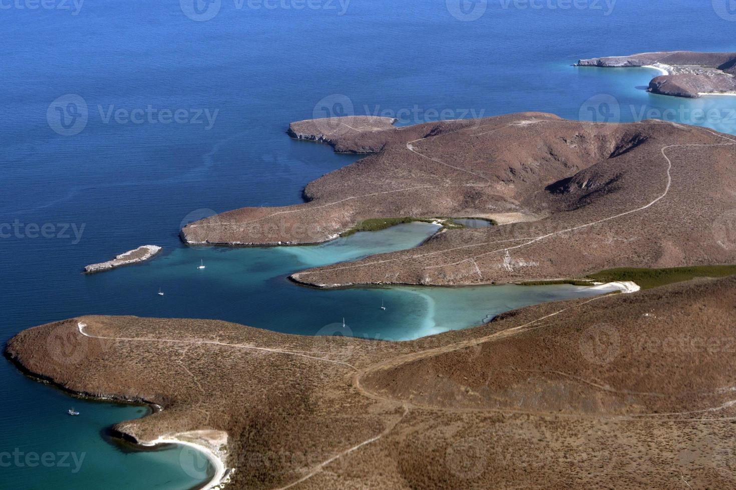 la paz Balandra en andere strand Mexico baja Californië sur van vliegtuig panorama foto