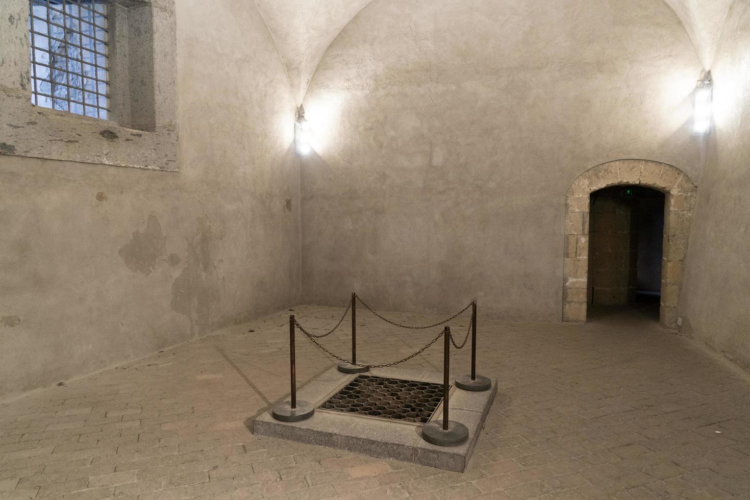 Napels, Italië - februari 1 2020 - novo nieuw kasteel in Napels gevangenis foto