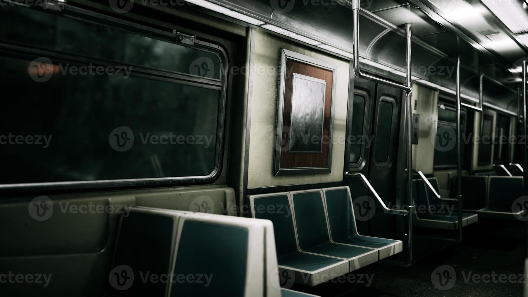 leeg openbaar doorvoer metro metro trein foto