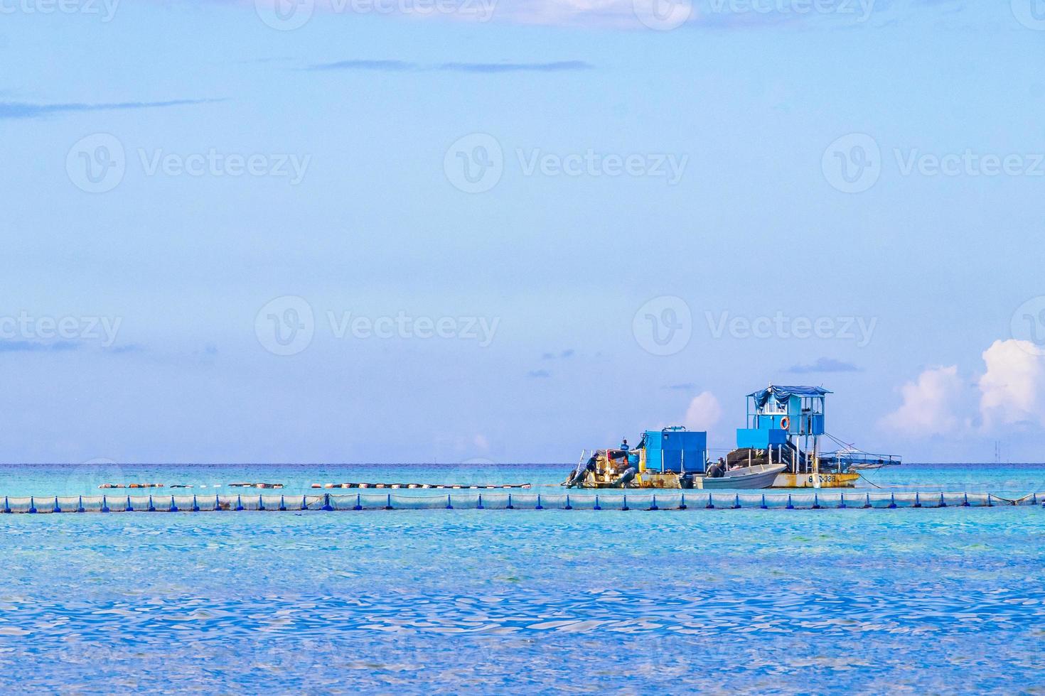 boten jachten schip steiger strand in playa del carmen Mexico. foto