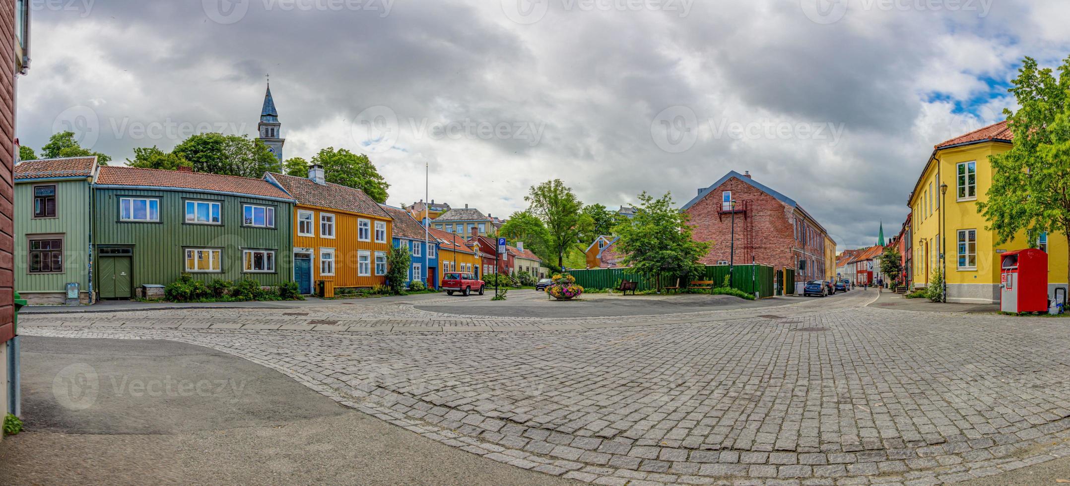 impressies van de oud stad van de Noors stad van Trondheim in zomer foto