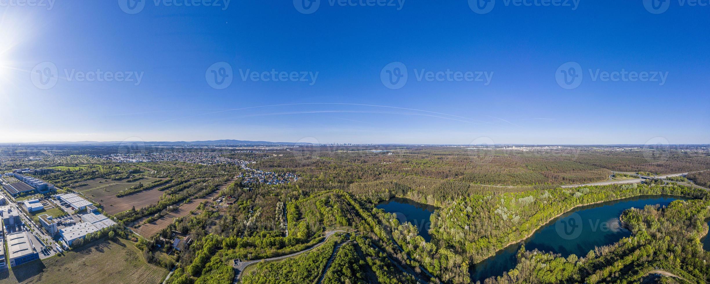 panoramisch antenne afbeelding van lokaal recreatie Oppervlakte oberwaldberg dichtbij naar de stad van moerfelden-walldorf in de buurt Frankfurt ben hoofd foto