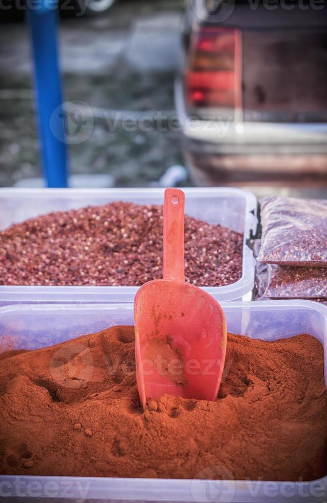 dozen van grond paprika voor uitverkoop Aan de marktplaats foto