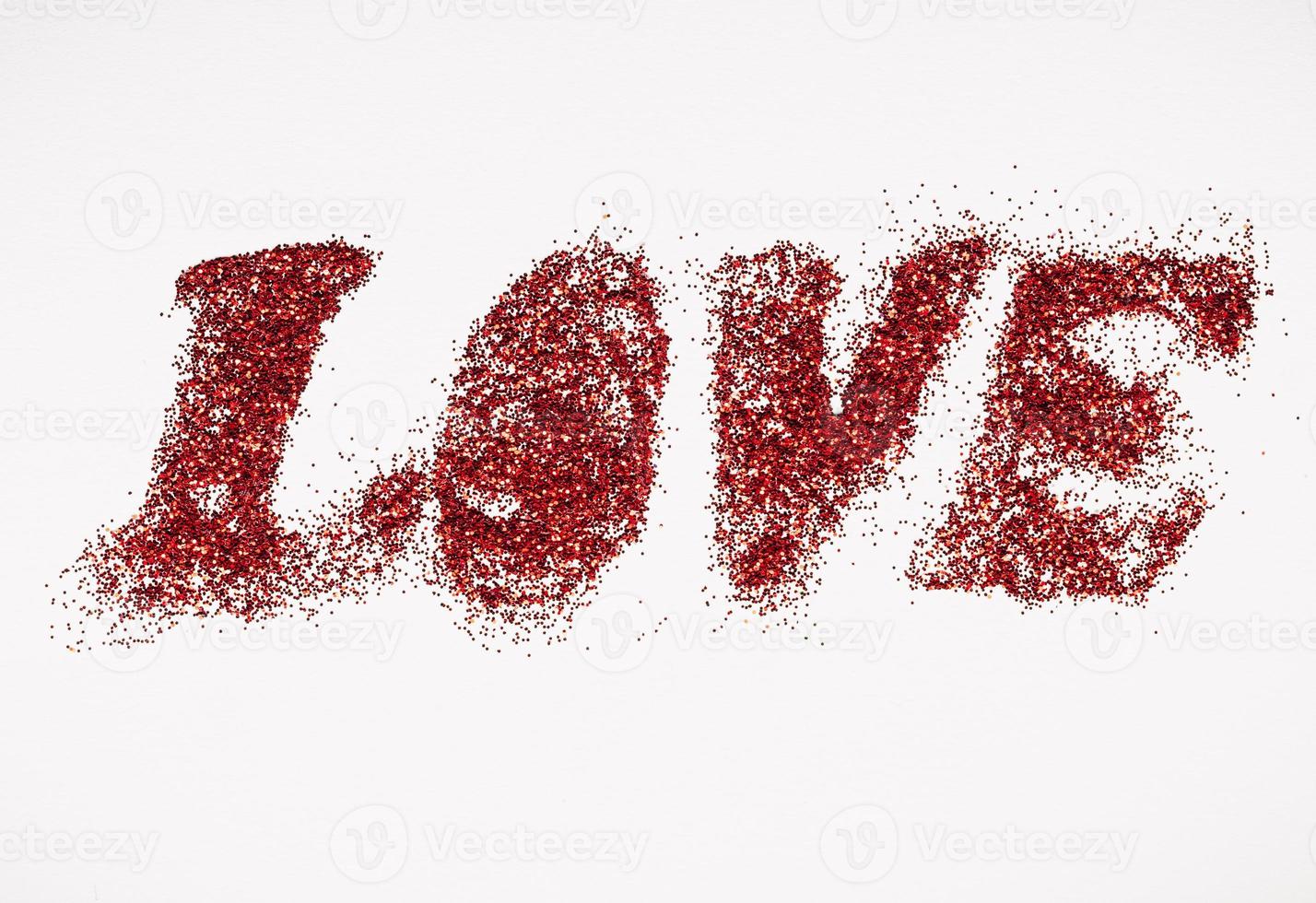 tekst liefde rood glimmend schitteren Aan wit achtergrond foto