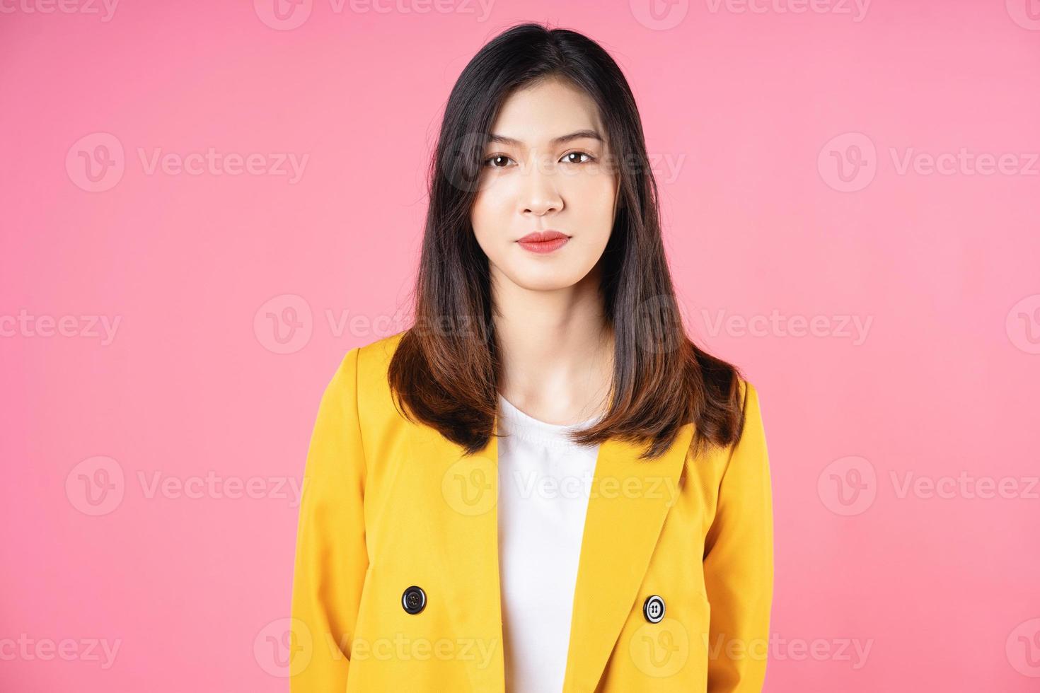 portret van jonge Aziatische zakenvrouw foto