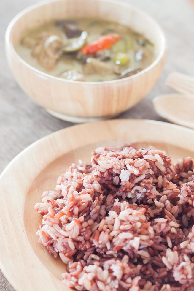 bessenrijst met groene curry foto