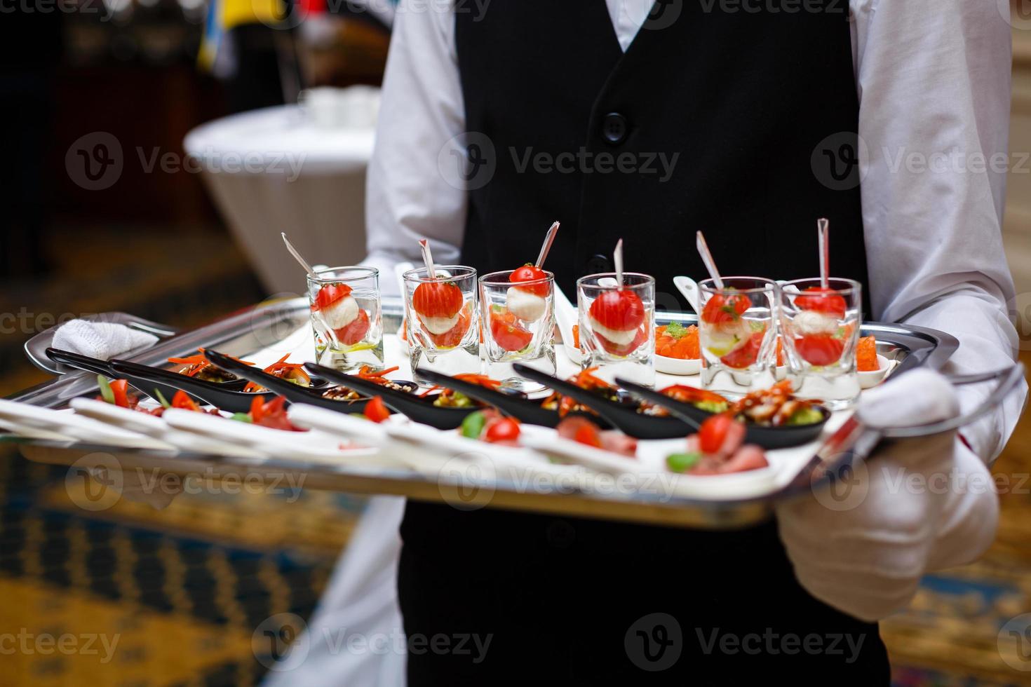 catering onderhoud. serveerster Aan plicht foto