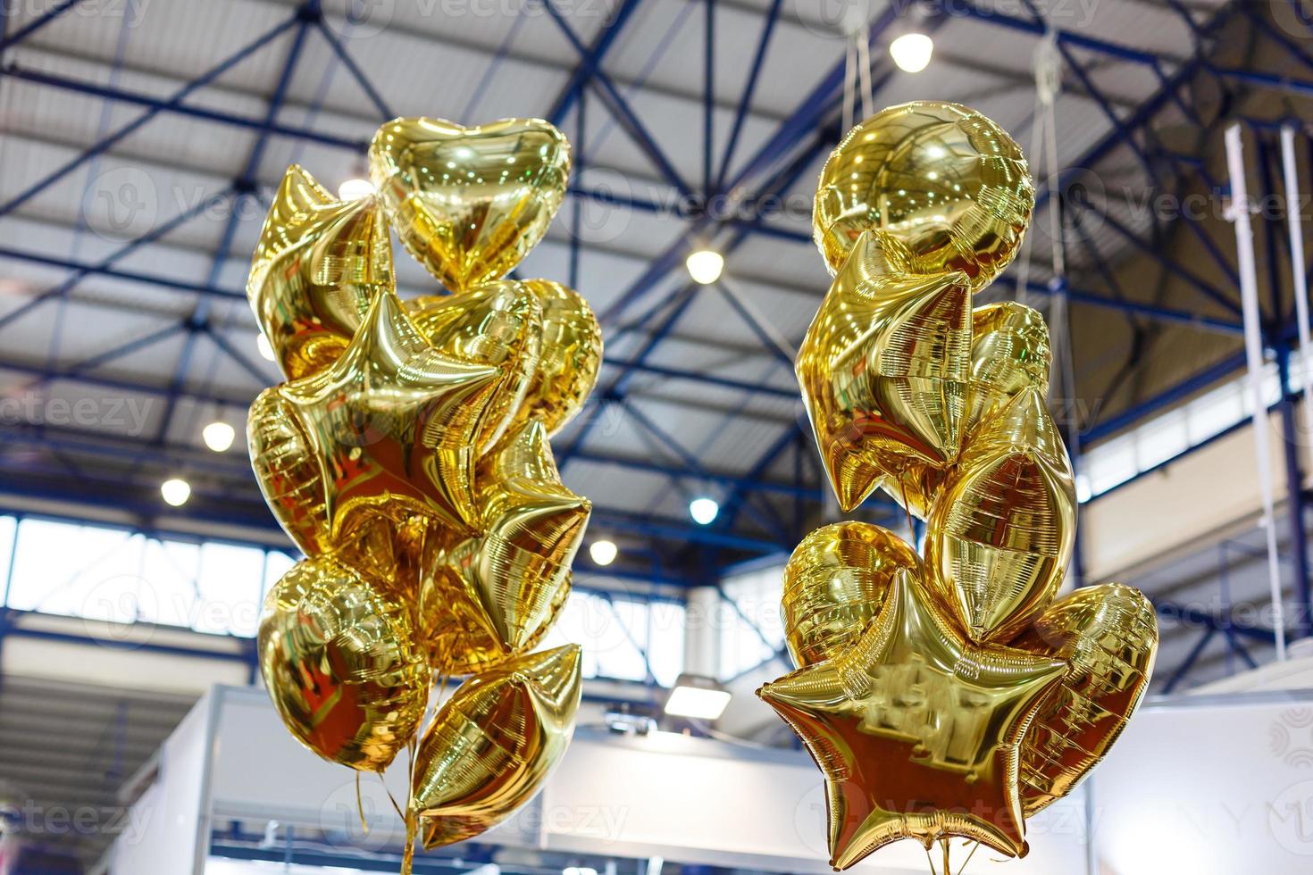 goud groot ster metalen ballon voorwerp voor verjaardag foto