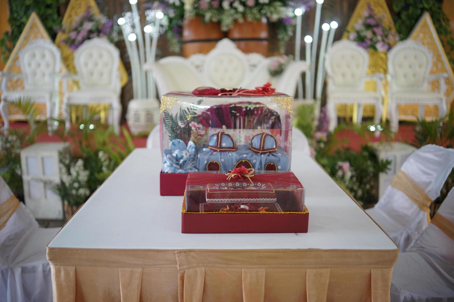 decoratie arrangement kamer voor een traditioneel bruiloft ceremonie in Indonesië foto