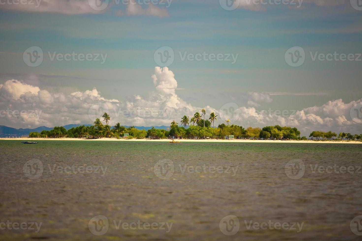 mooi tropisch onbewoond eiland Bij Filippijnen foto