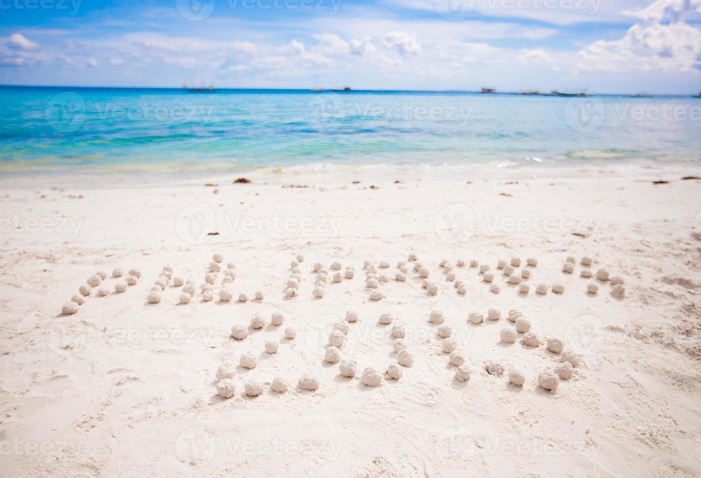 Filippijnen geschreven in een zanderig tropisch strand foto