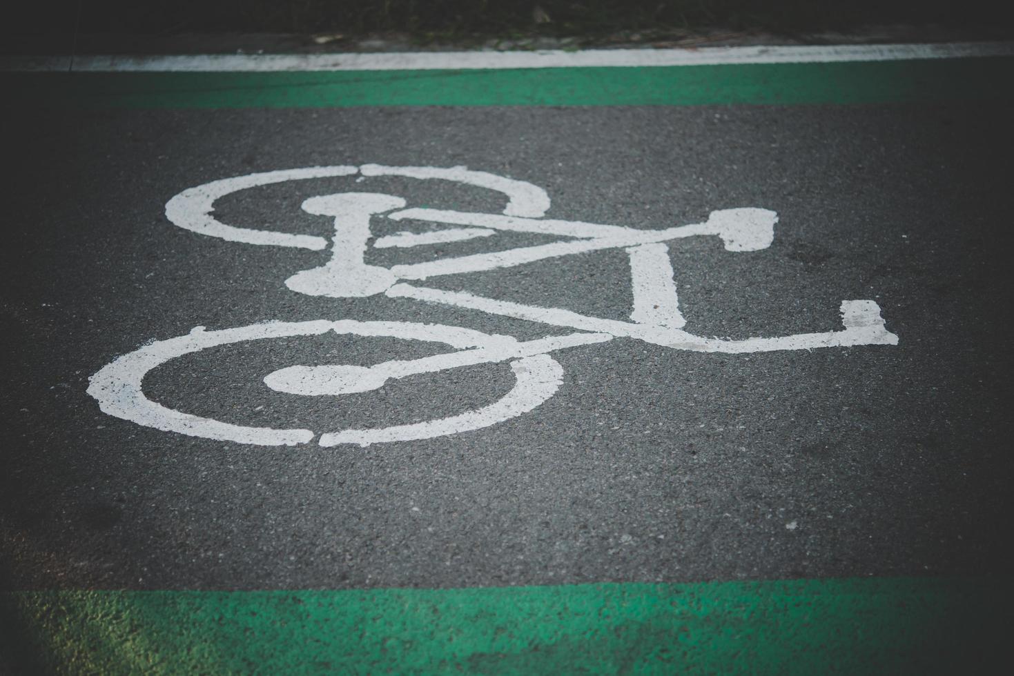 geef symbool op cementweg voor fietsen aan foto