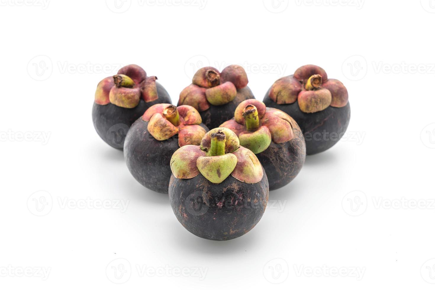 verse mangosteen op witte achtergrond foto