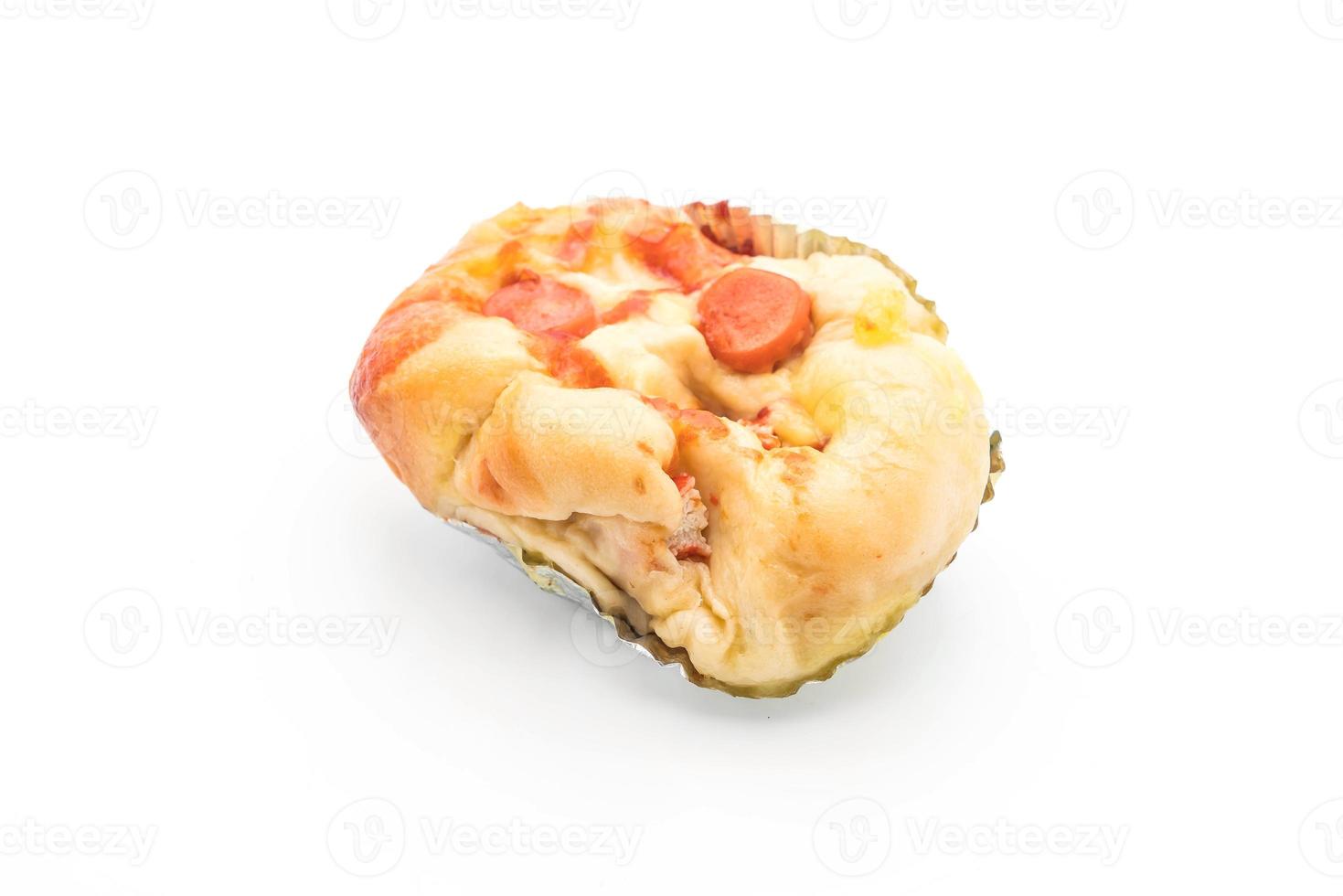 gebakken worstbrood op witte achtergrond foto