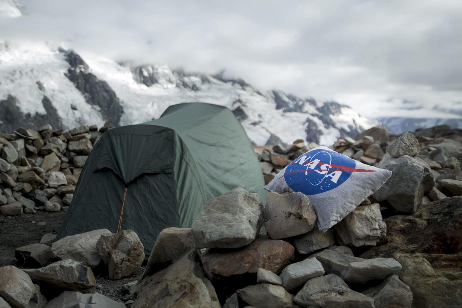 nasa kampeerkussen in de bergen foto