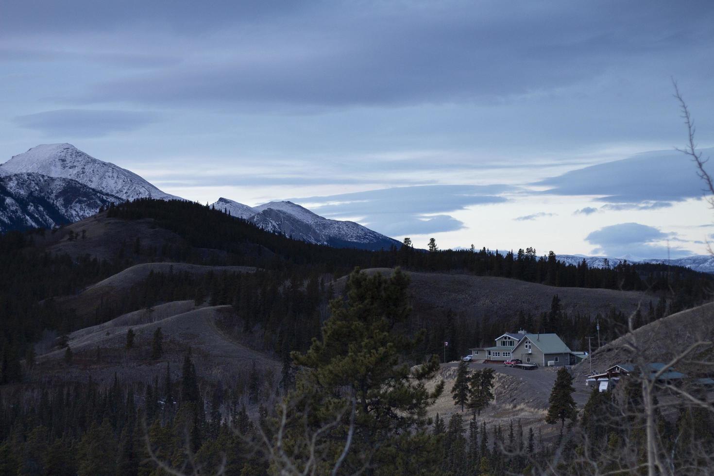 huis in het yukon-gebied foto