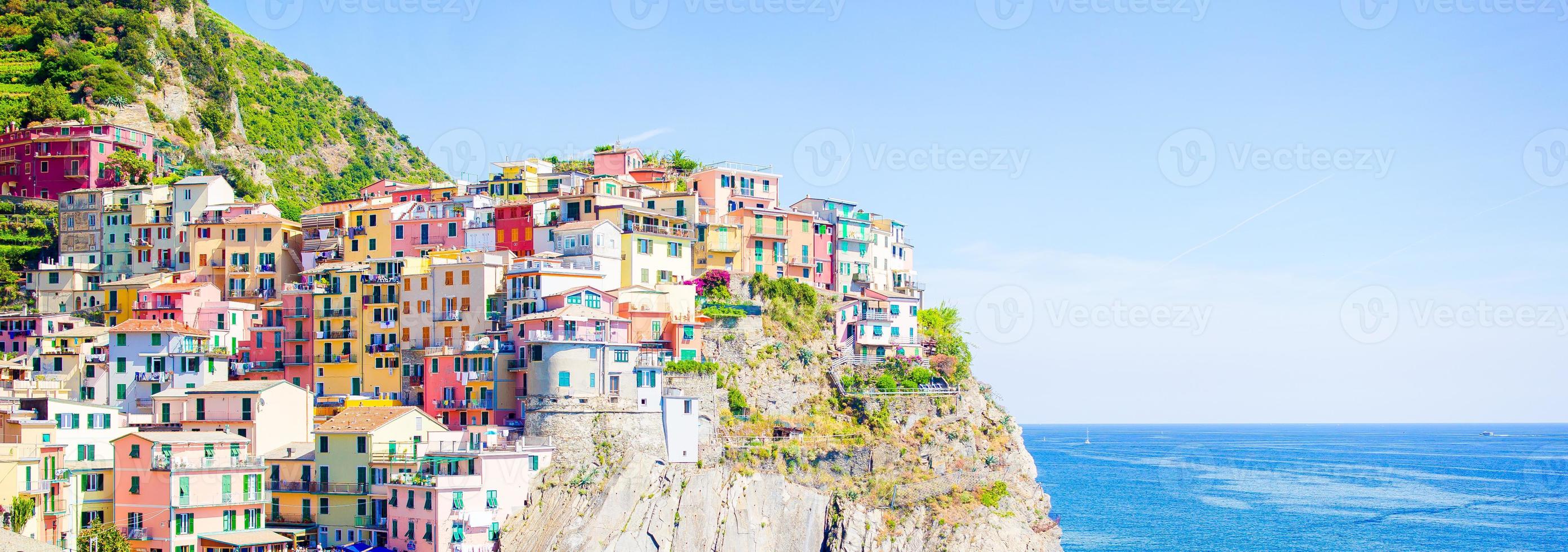 panoramavan verbazingwekkend visie van de mooi en knus dorp van manarola in de cinque terre reserveren. Ligurië regio van Italië. foto