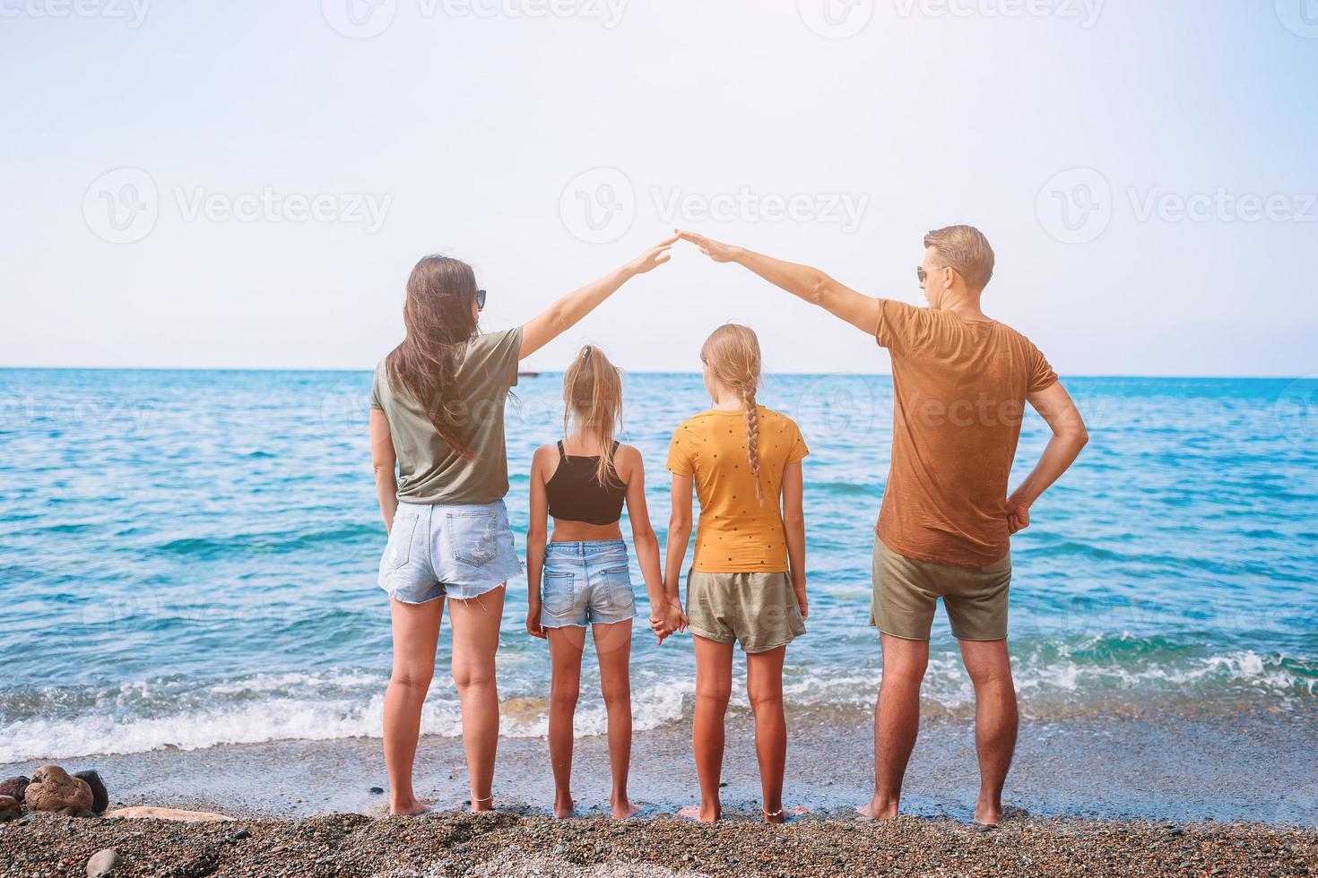 jong gezin op vakantie veel plezier foto