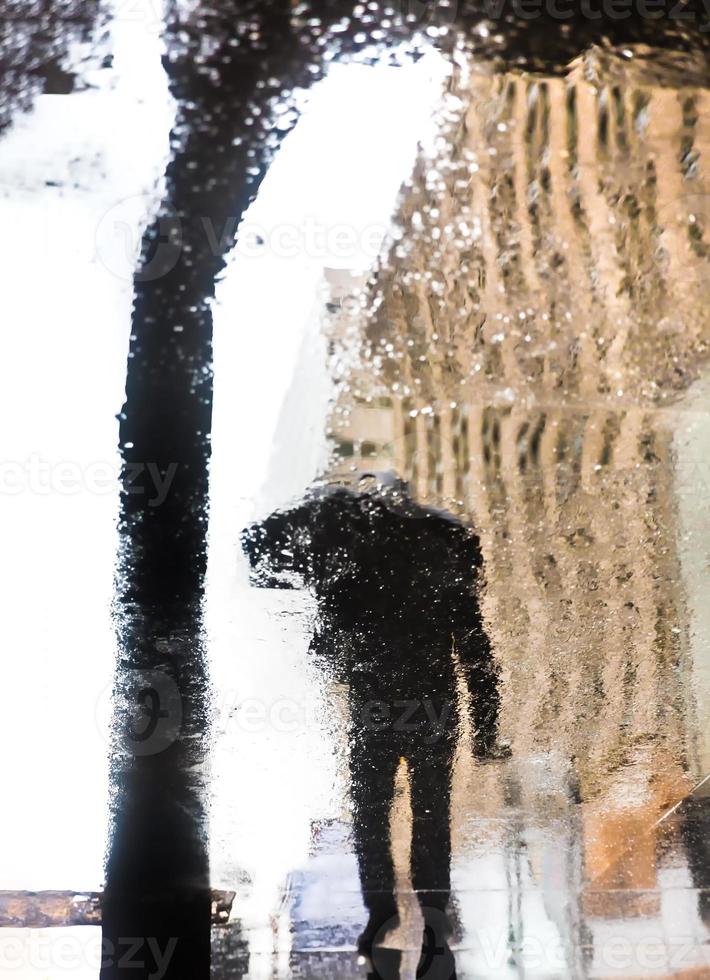 regen en reflecties in nieuw york stad foto