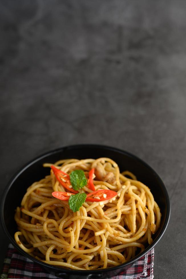 Italiaanse pasta met saus foto