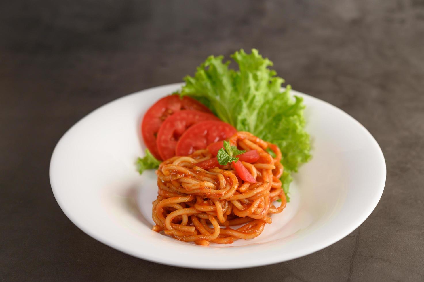 Italiaanse pasta met saus foto