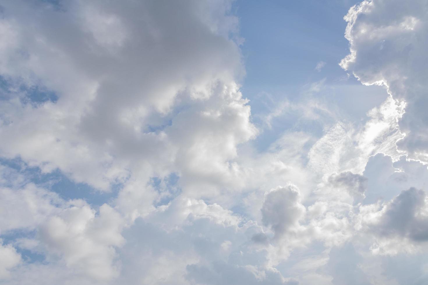 hemel met witte wolken foto