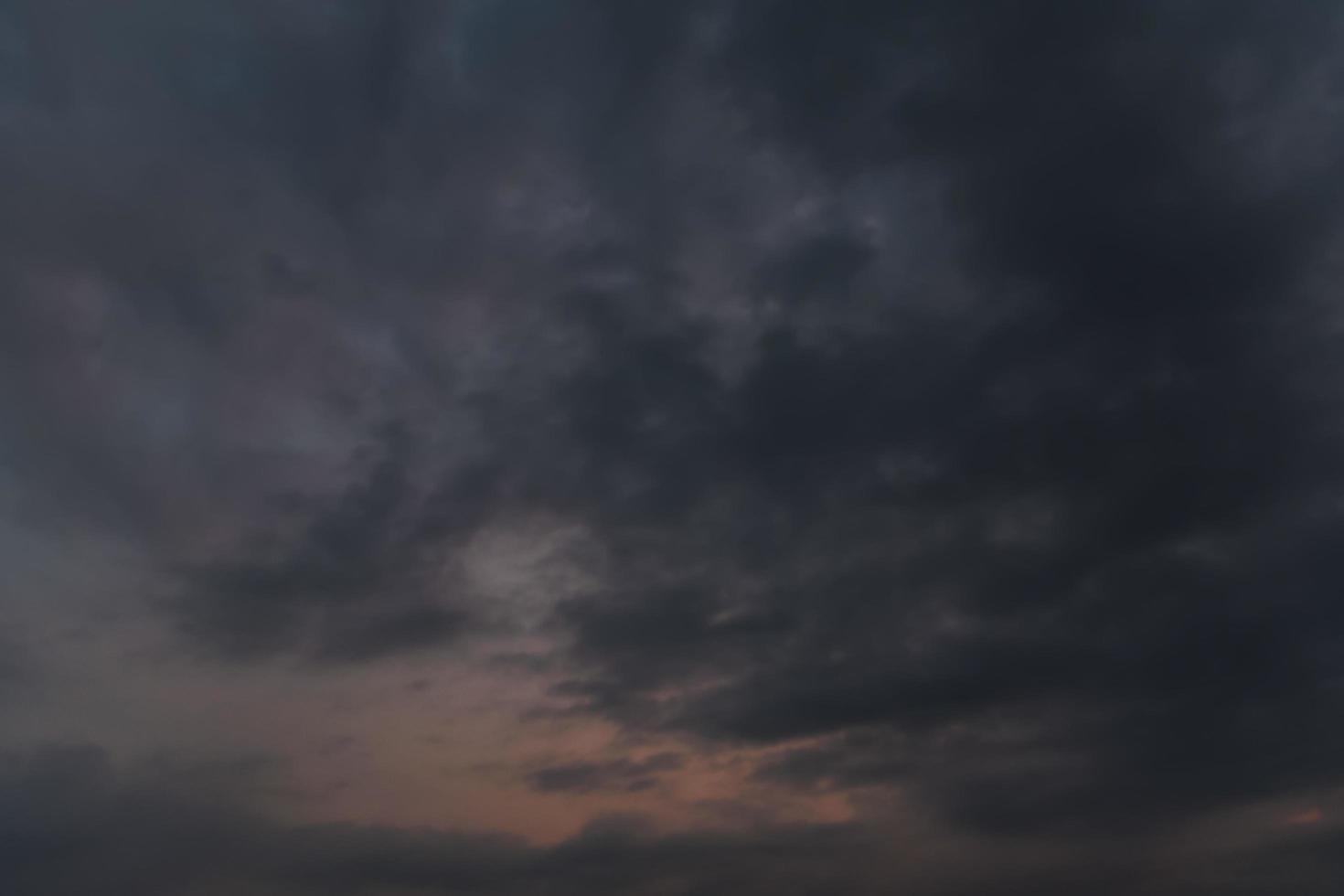 hemel en wolken bij zonsondergang foto