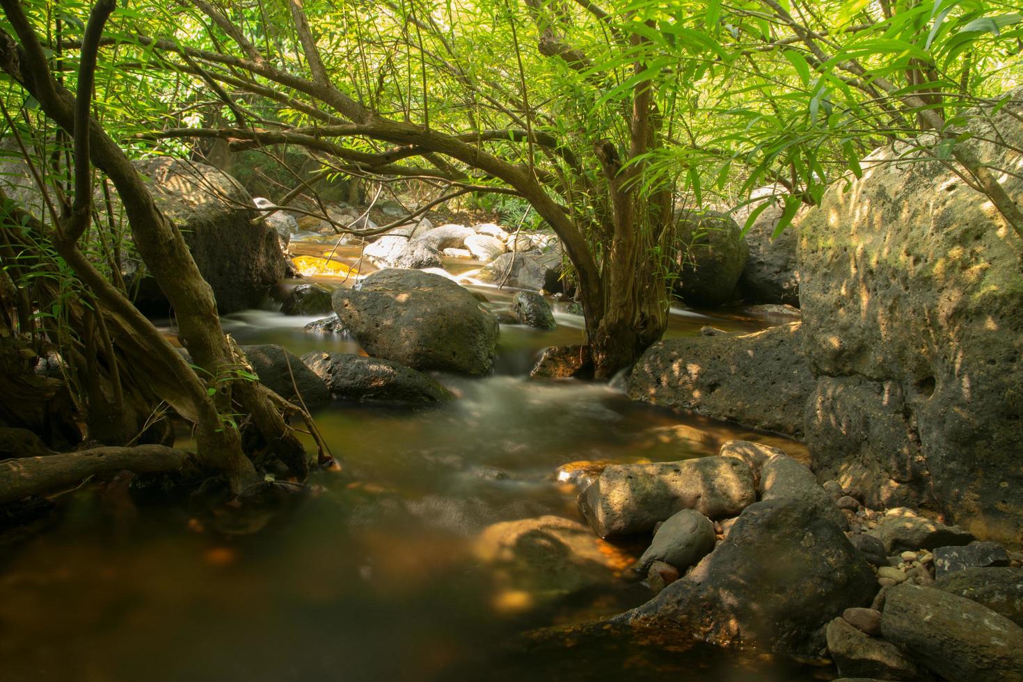 stroom bij de Wang Takrai-watervallen foto