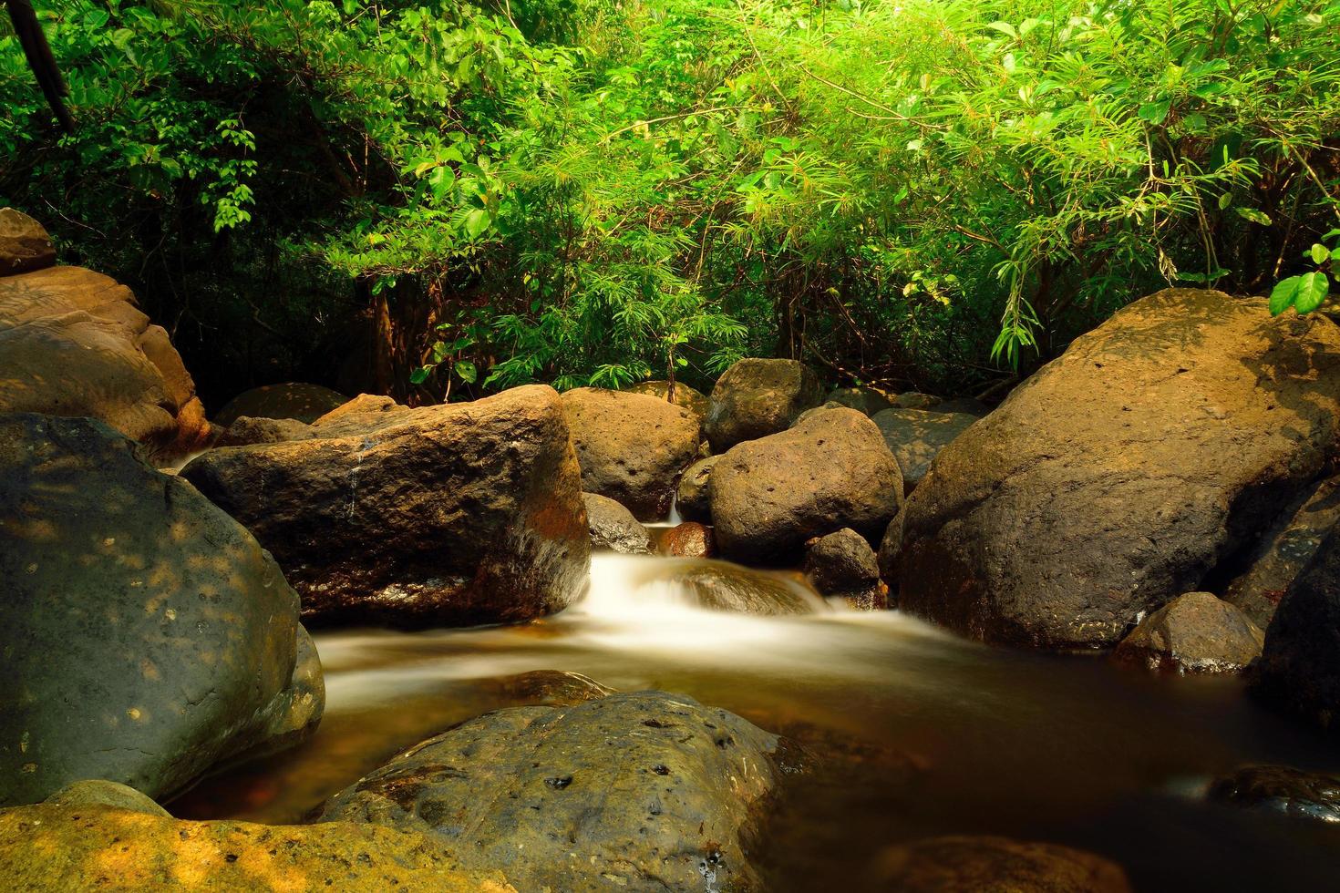 Wang Takrai-watervallen in Thailand foto