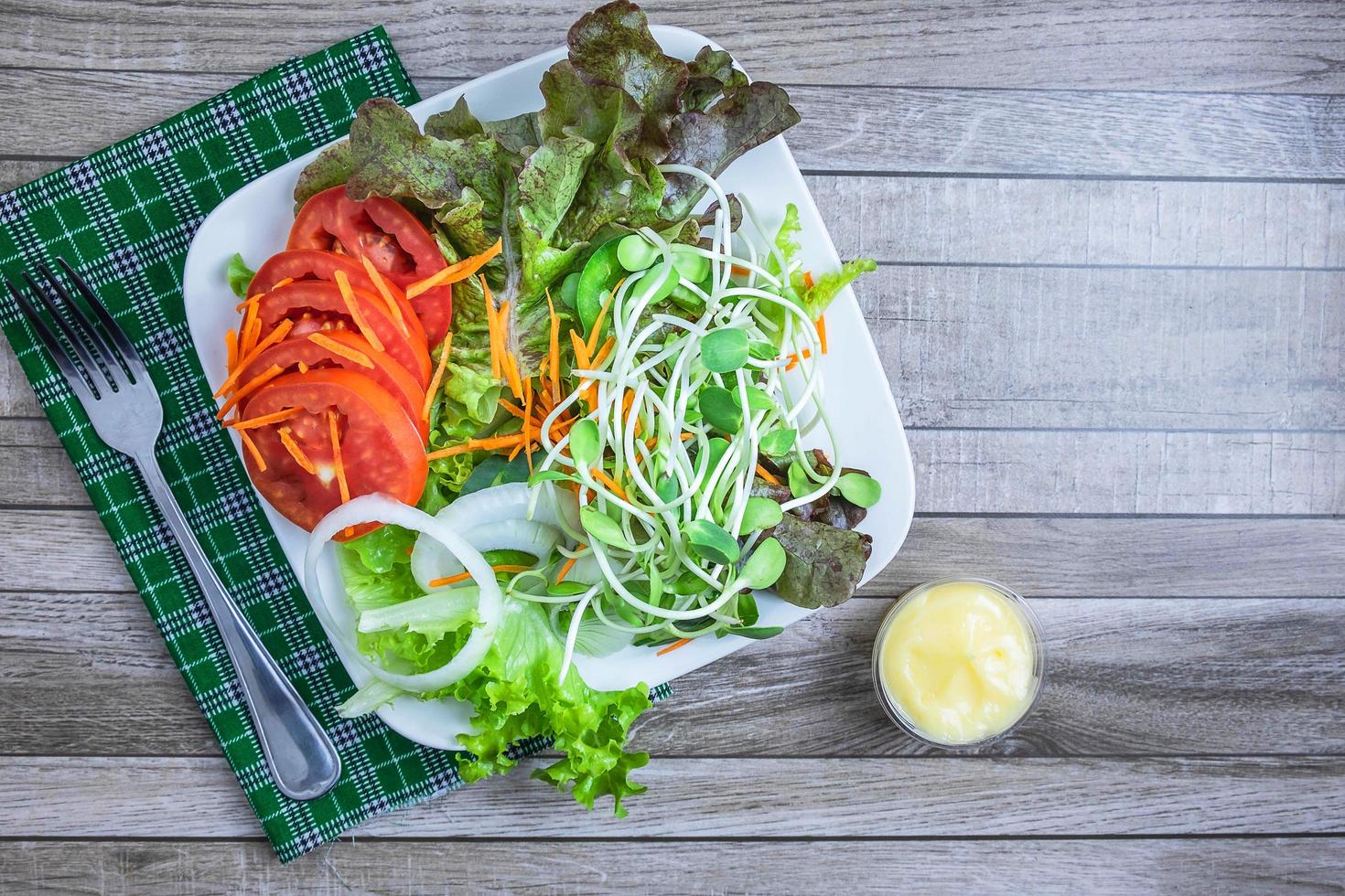 verse salade op een bord foto