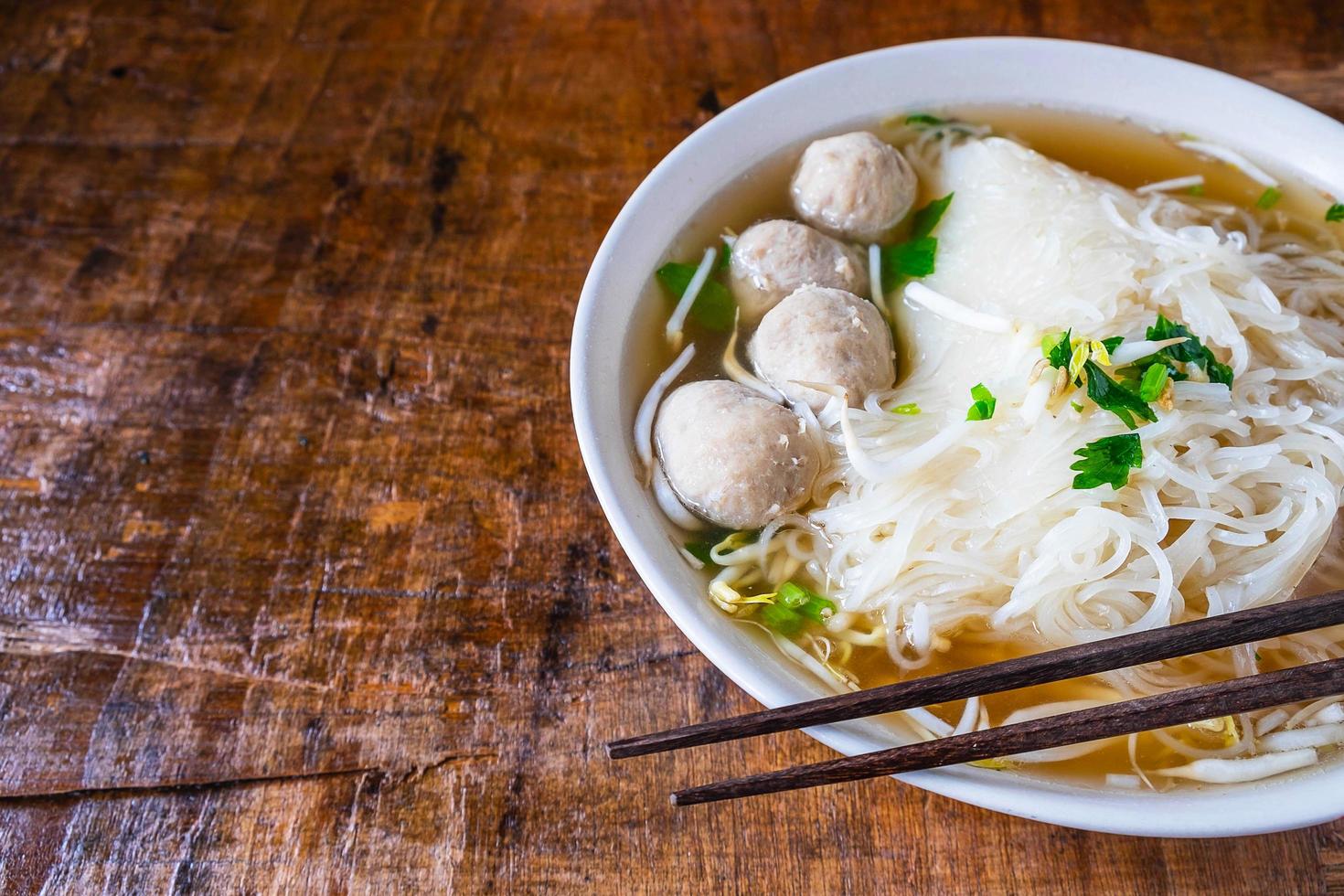 ramen noodles in een kom foto